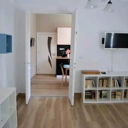 Apartment Charming 6 M From The Main Street Burgas