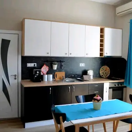 Charming 6 M From The Main Street Apartment *