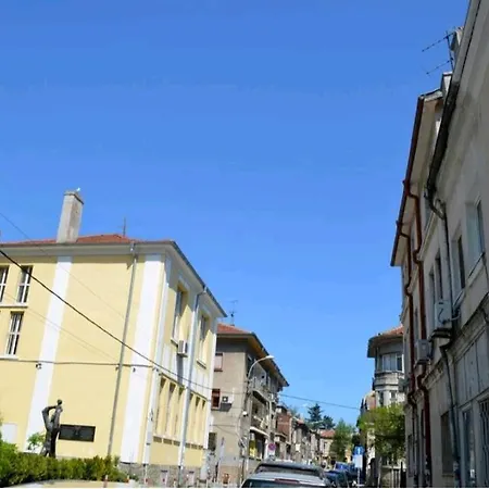Charming 6 M From The Main Street Апартаменты