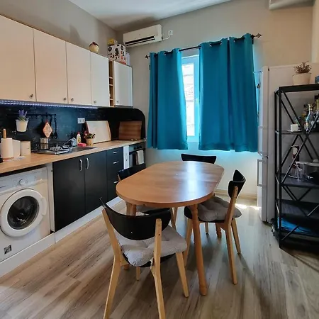 Charming 6 M From The Main Street Бургас